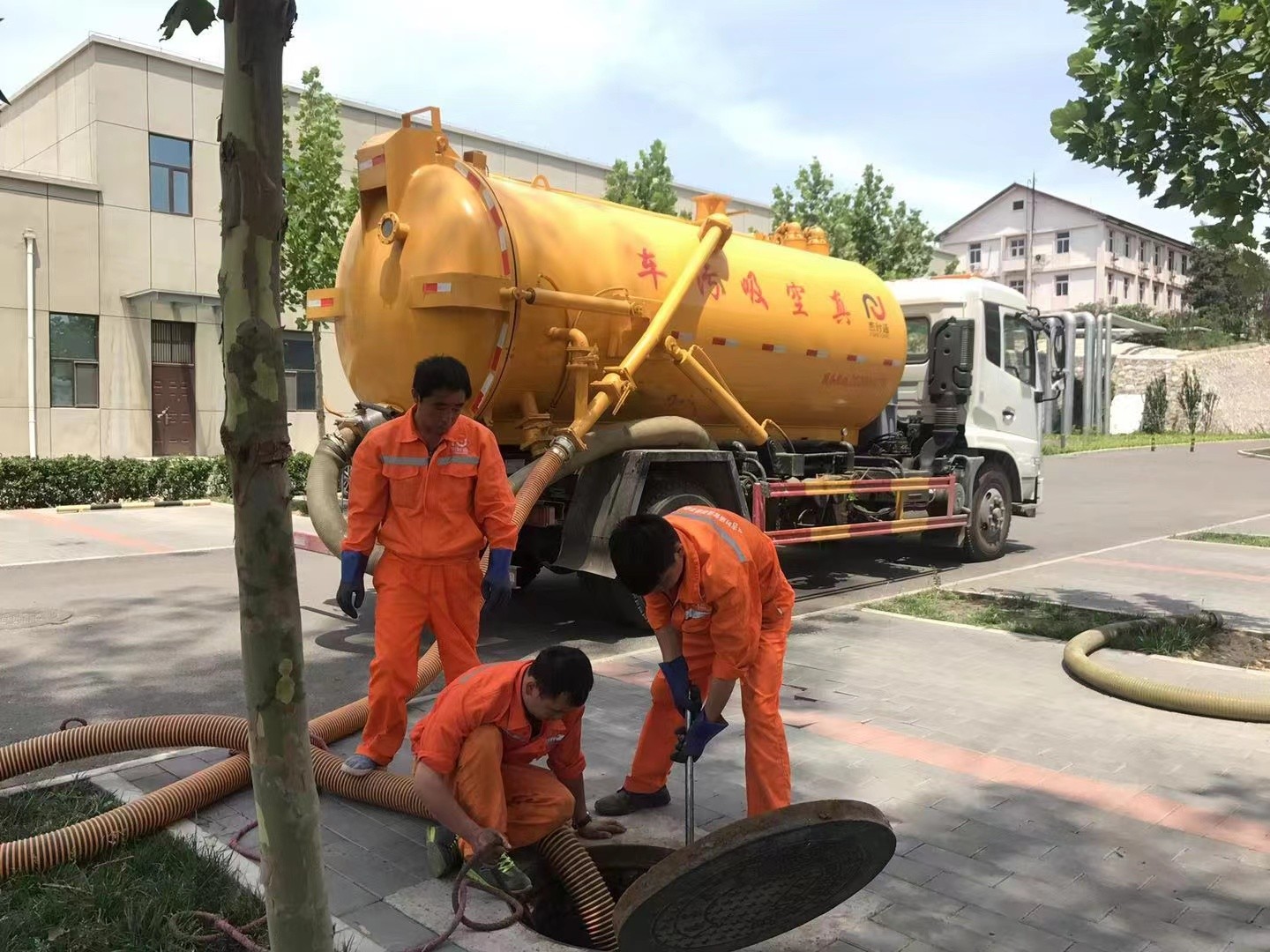 荣成化粪池清理与5-8吨吸粪车施工效率分析
